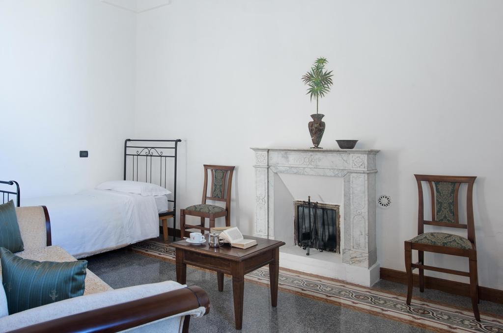 Bed and Breakfast Palazzo Scarciglia - Dimora D'Epoca à Minervino di Lecce Chambre photo