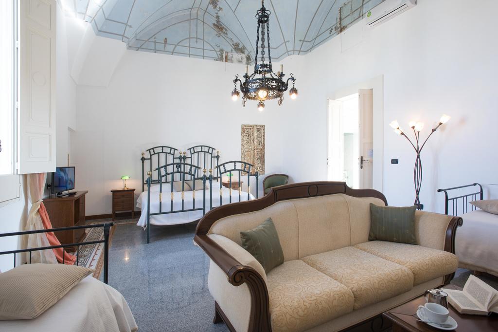 Bed and Breakfast Palazzo Scarciglia - Dimora D'Epoca à Minervino di Lecce Chambre photo