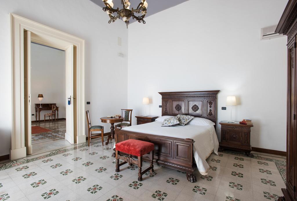 Bed and Breakfast Palazzo Scarciglia - Dimora D'Epoca à Minervino di Lecce Extérieur photo