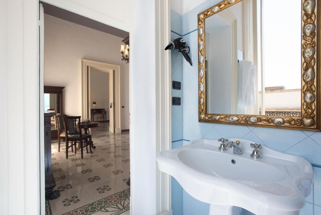 Bed and Breakfast Palazzo Scarciglia - Dimora D'Epoca à Minervino di Lecce Extérieur photo