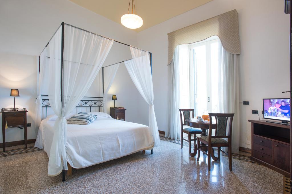 Bed and Breakfast Palazzo Scarciglia - Dimora D'Epoca à Minervino di Lecce Chambre photo