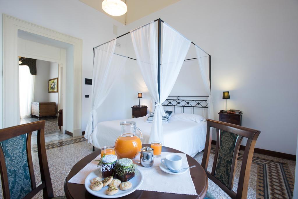 Bed and Breakfast Palazzo Scarciglia - Dimora D'Epoca à Minervino di Lecce Extérieur photo