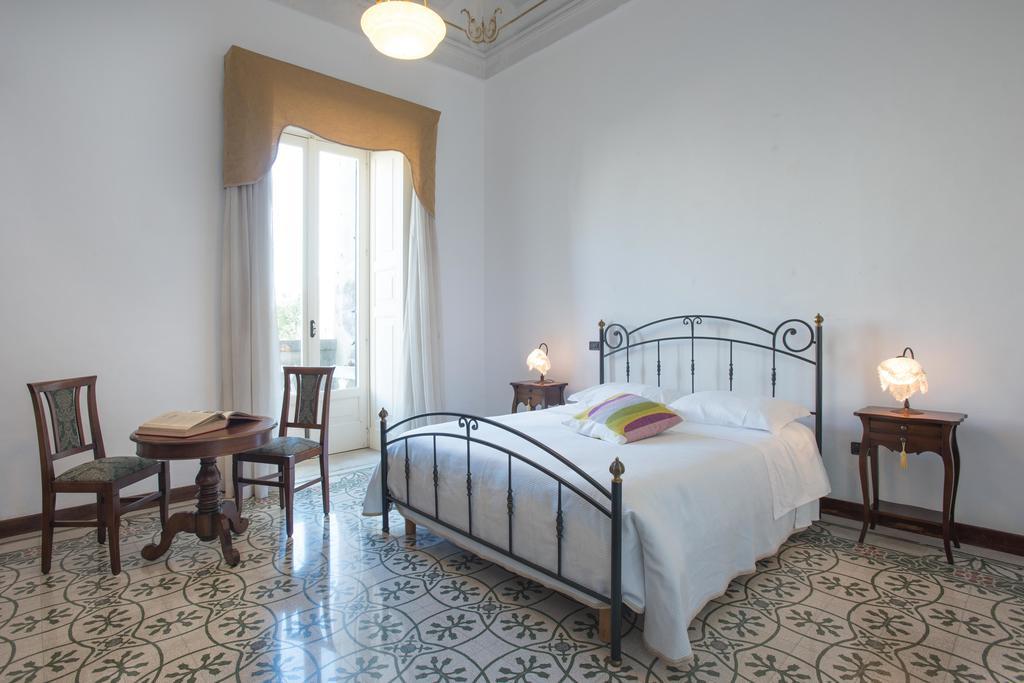 Bed and Breakfast Palazzo Scarciglia - Dimora D'Epoca à Minervino di Lecce Extérieur photo