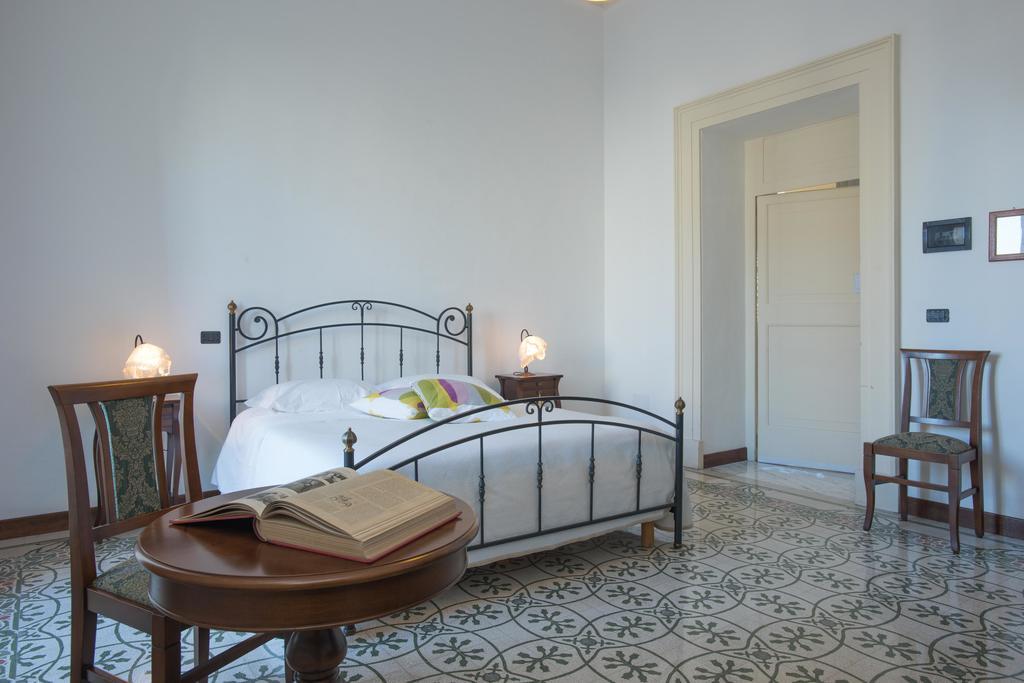 Bed and Breakfast Palazzo Scarciglia - Dimora D'Epoca à Minervino di Lecce Chambre photo