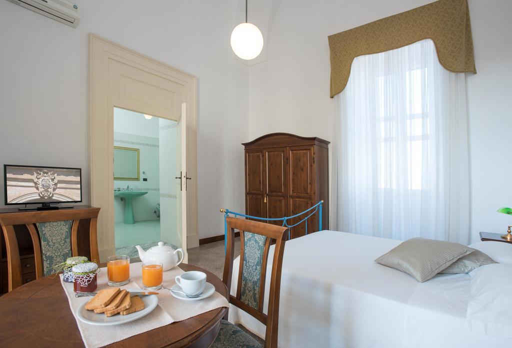 Bed and Breakfast Palazzo Scarciglia - Dimora D'Epoca à Minervino di Lecce Extérieur photo