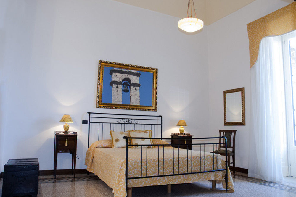 Bed and Breakfast Palazzo Scarciglia - Dimora D'Epoca à Minervino di Lecce Extérieur photo